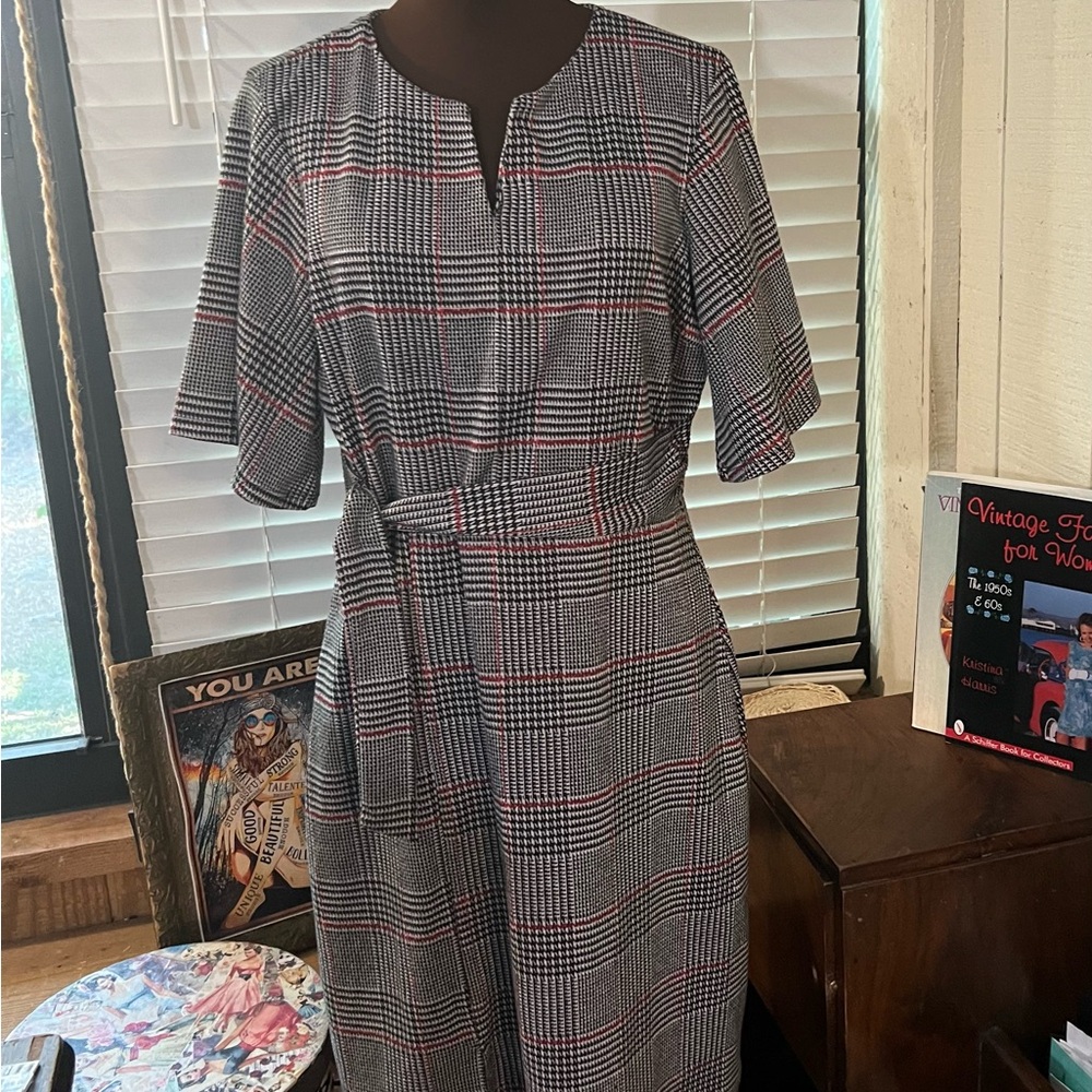 Black,White & Red Houndstooth Print Belted Dress By Y2K Brand Wrapper